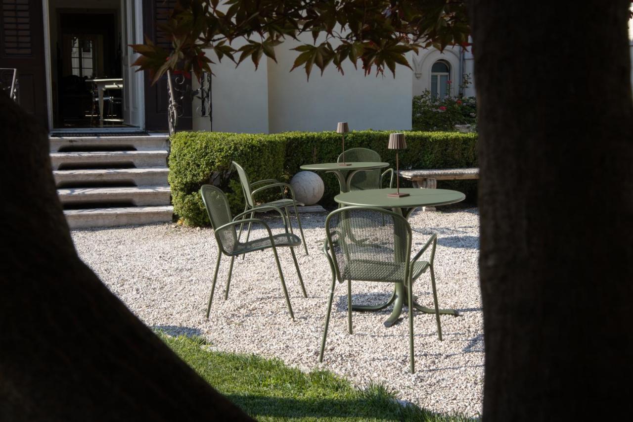 Villa Sizzo Relais B&B เตรนโต ภายนอก รูปภาพ